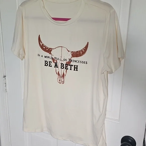 NWOT Western Style "Be a Beth" Graphic Tee - Picture 3 of 5